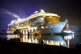 Emsüberführung der Ovation of the Seas