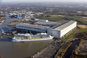 Anthem of the Seas am Ausrüstungskai der MEYER WERFT
