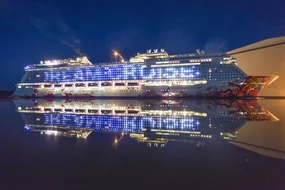 Genting Dream am Ausrüstungskai